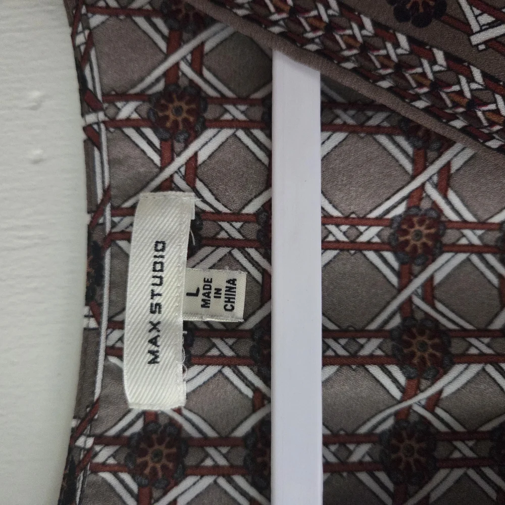 Max Studio Geometric Patterned Blouse - Picture 4 of 8